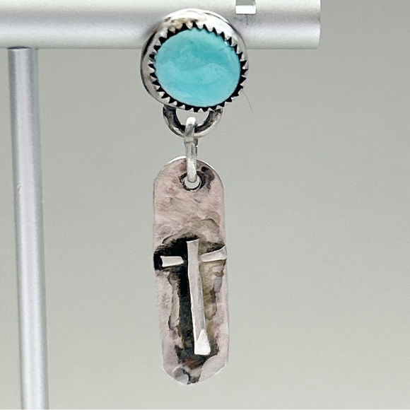 Gorgeous Vintage Handcrafted Southwestern Turquoise Sterling Silver Earrings - Picture 4 of 11